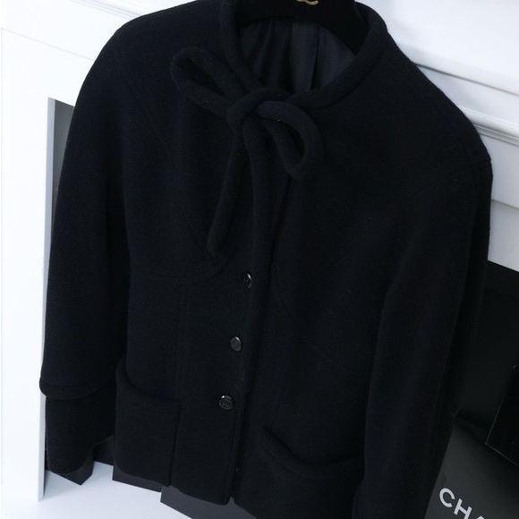 ❌SOLD❌Vintage Chanel bow tie jacket - Picture 7 of 10